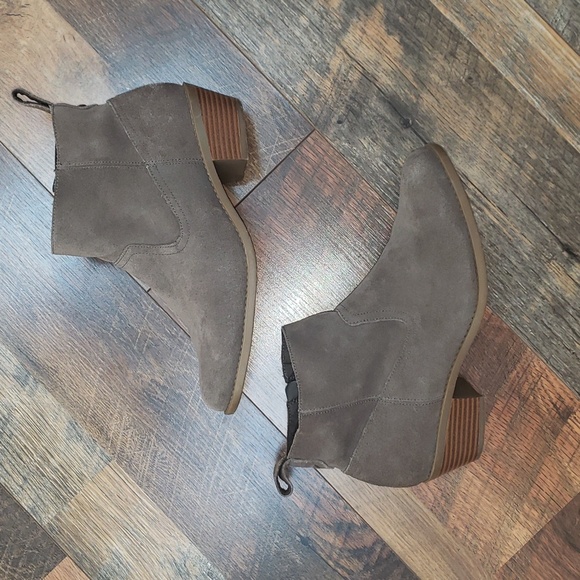 vionic water resistant suede ankle boots